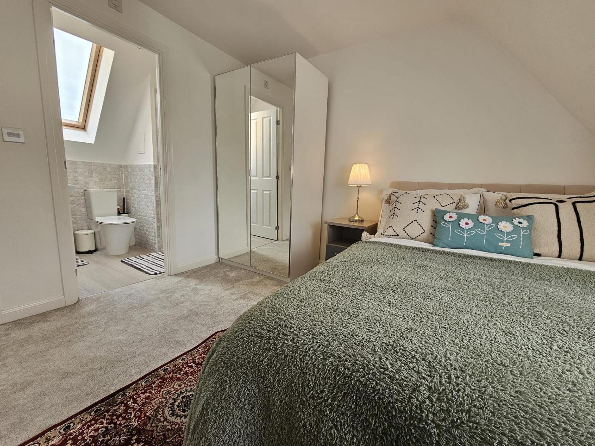 Modern Bed At Bicester Village, Kingsmere Екстер'єр фото